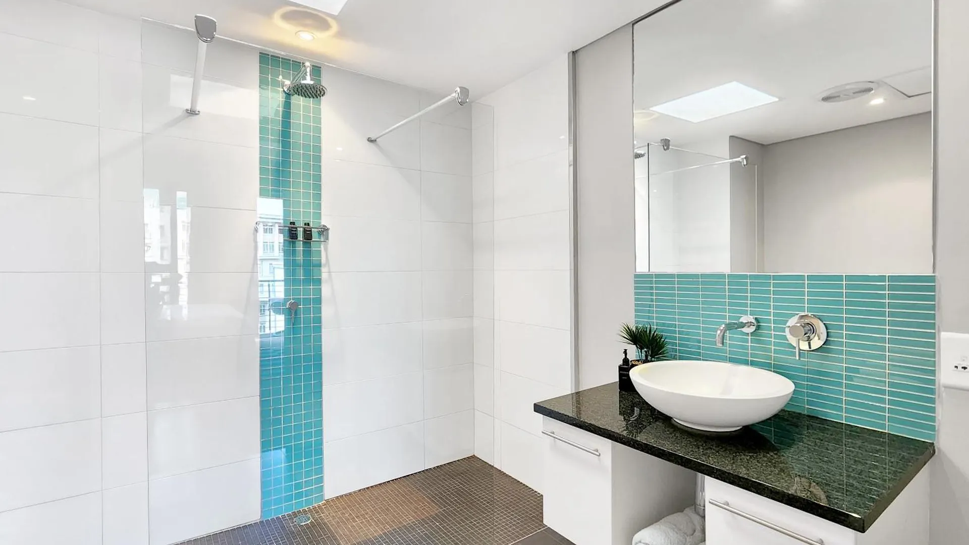 Double-Storey 1-Bedroom Escape Cape Town 0*,